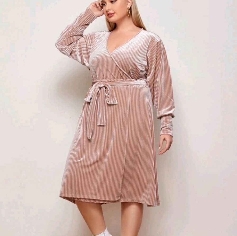NEW Plus Velvet Wrap Dress - Picture 3 of 11